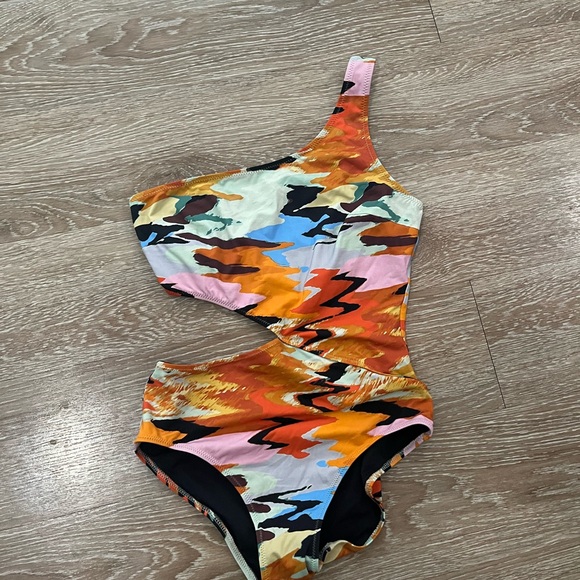 Solid & Striped Claudia Suit in Distoria - Picture 2 of 5